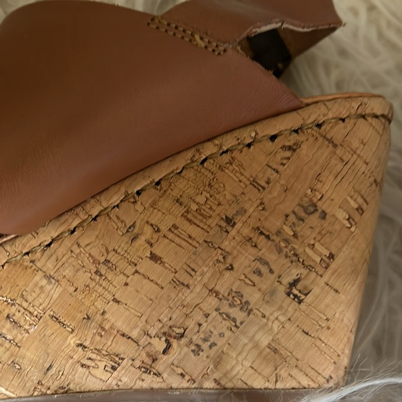 Womens leather/ cork platform sandal by top brand BORN Size 6 - Picture 9 of 9